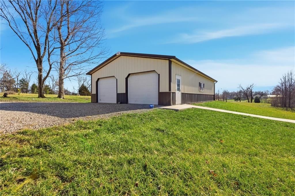 5950 SE Hilltop Road — photo 3