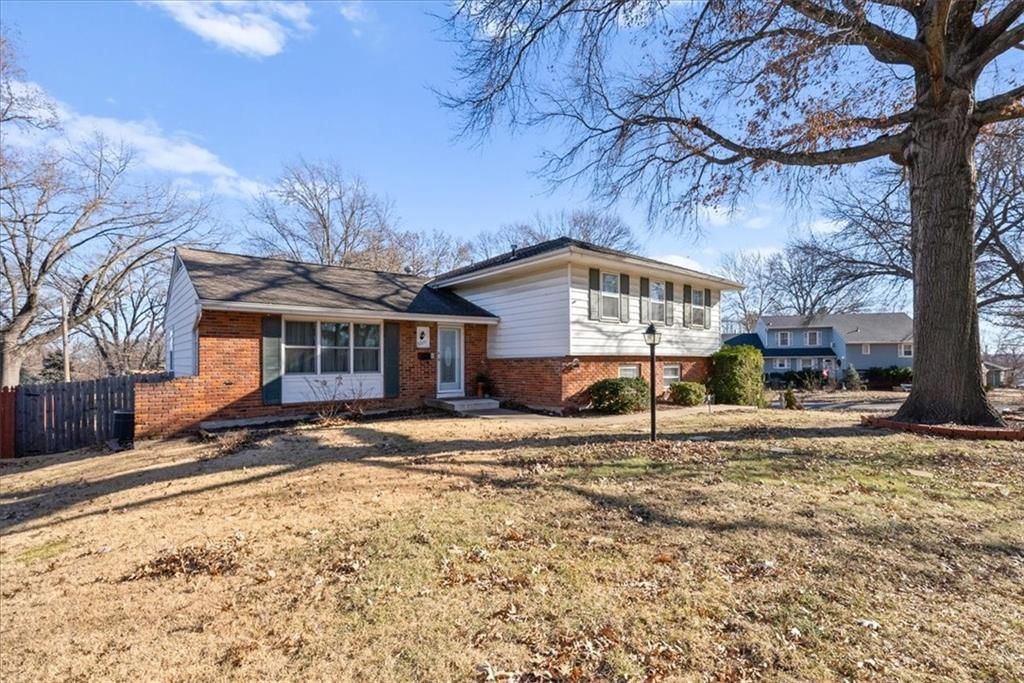 9229 Farley Lane, Overland Park, KS