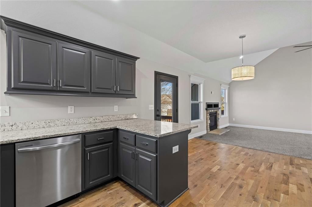 916 N Hickory Drive — photo 8