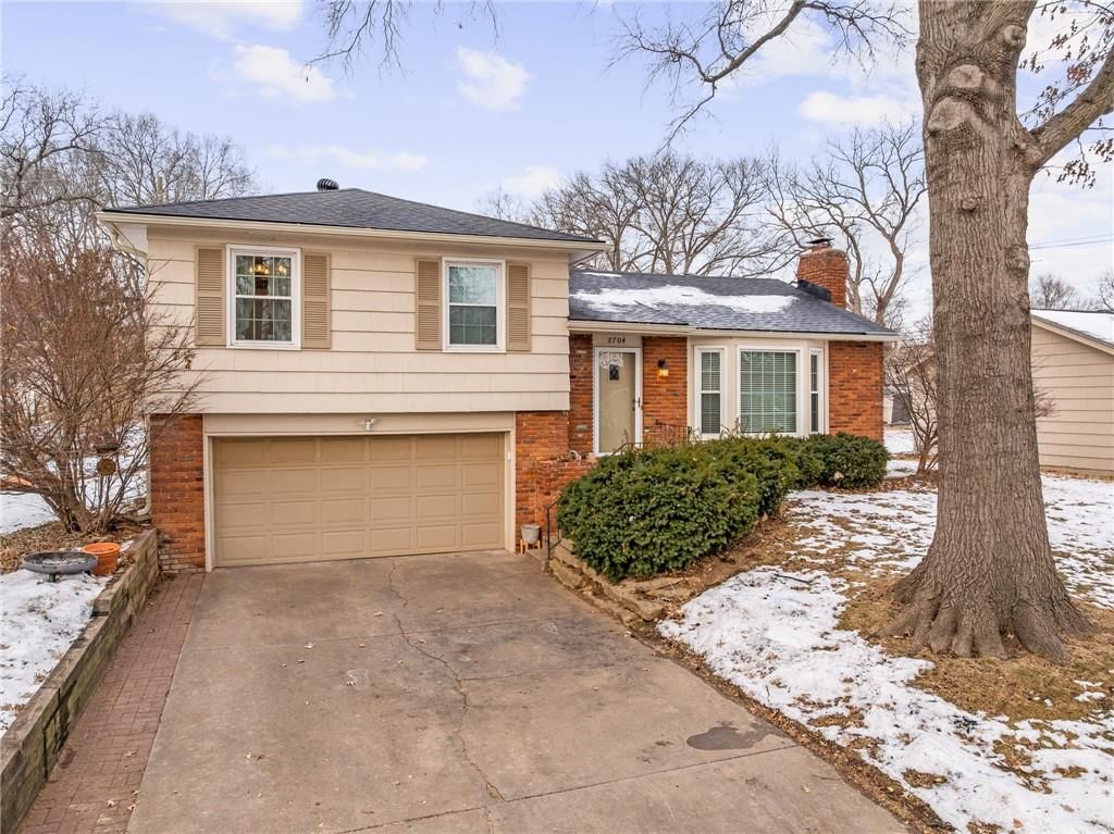 8704 W 72nd Street, Merriam, KS