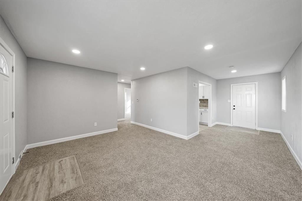 7125 Walrond Avenue — photo 3