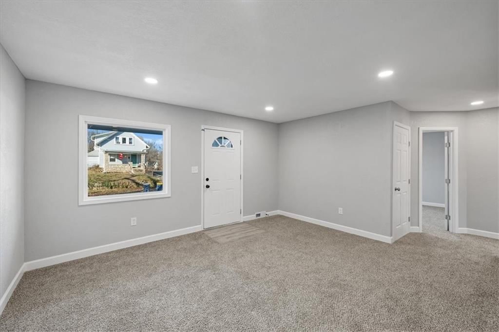 7125 Walrond Avenue — photo 5