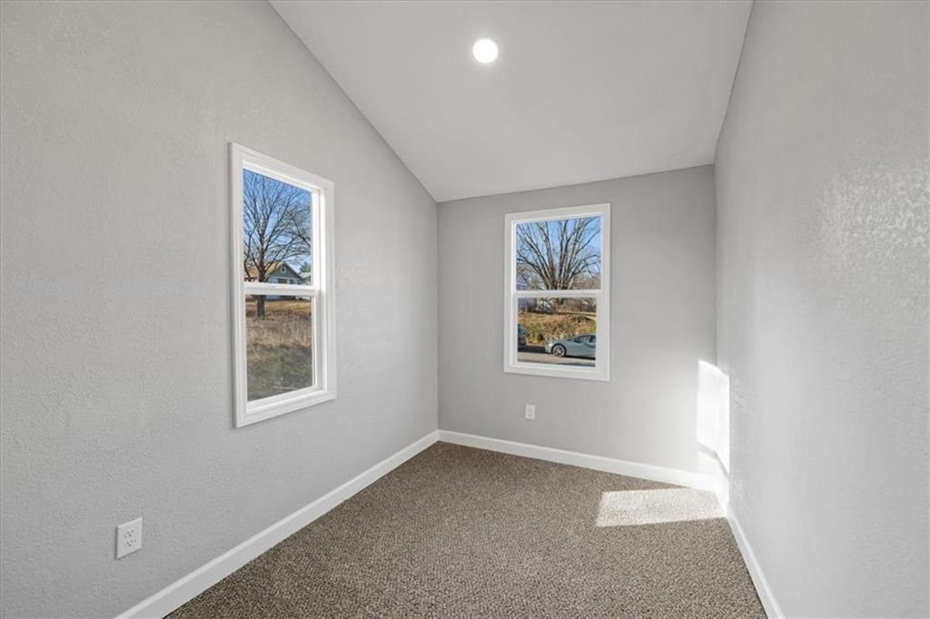 7125 Walrond Avenue — photo 12