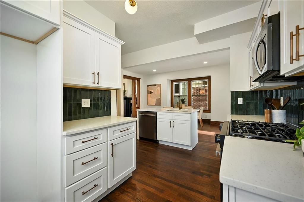 1621 W 41st Street — photo 13