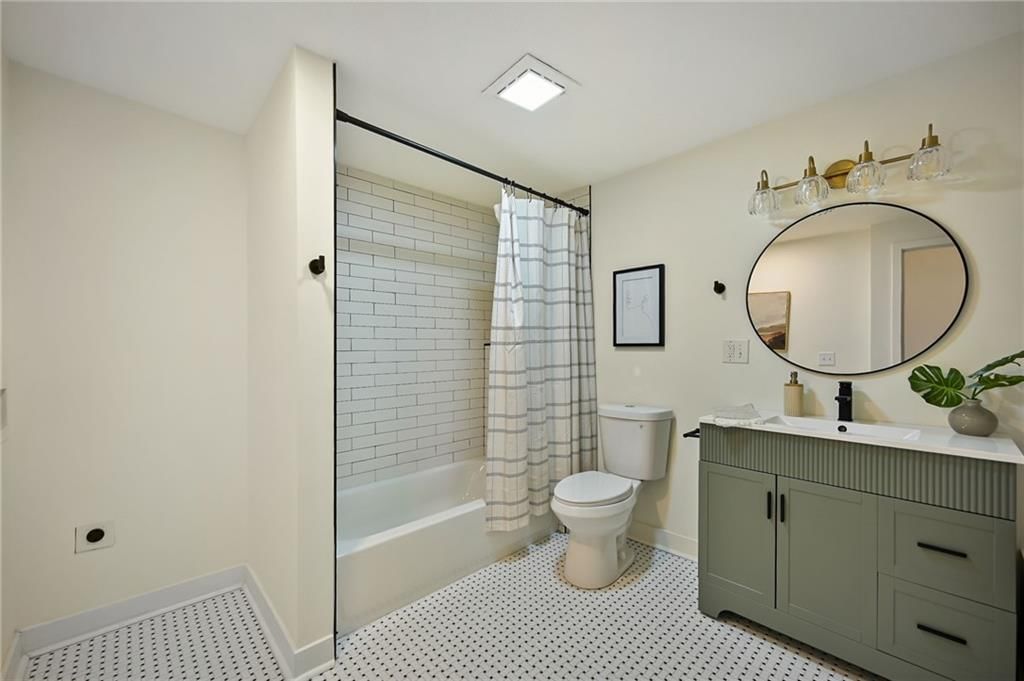 1621 W 41st Street — photo 19