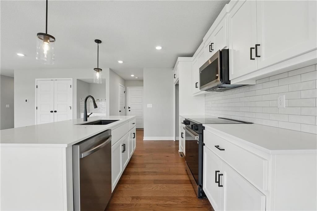 8810 SW 10th Street — photo 4