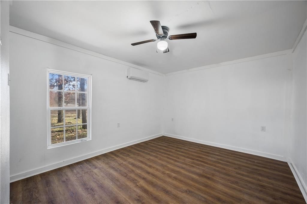 1015 W 21st Street — photo 1