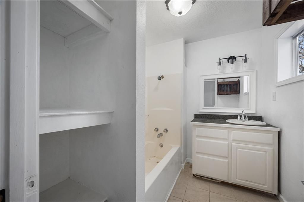 1015 W 21st Street — photo 30