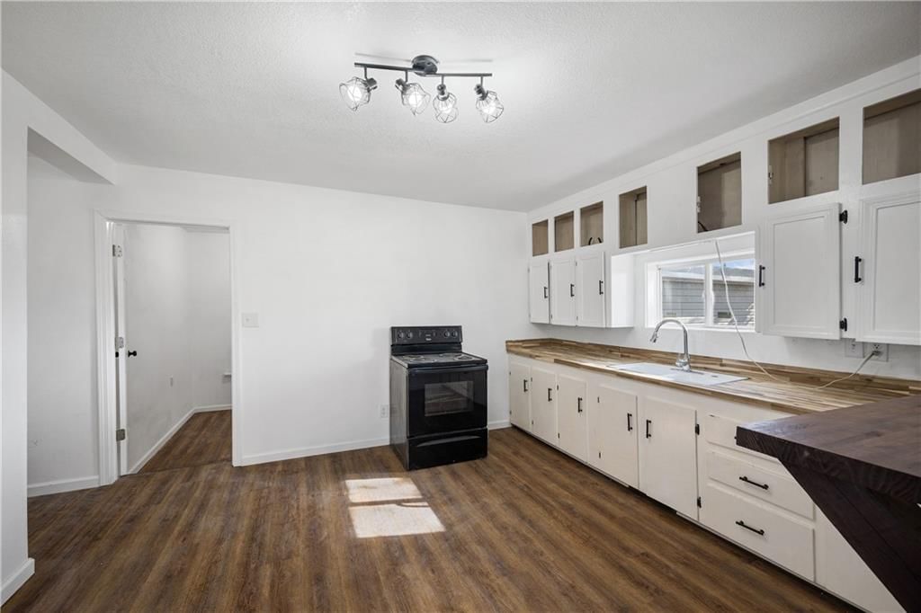 1015 W 21st Street — photo 31