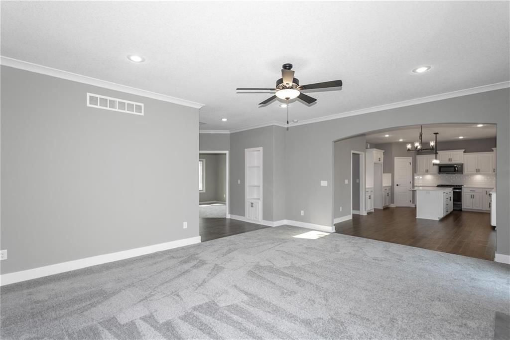 8907 NW Monroe Avenue — photo 9