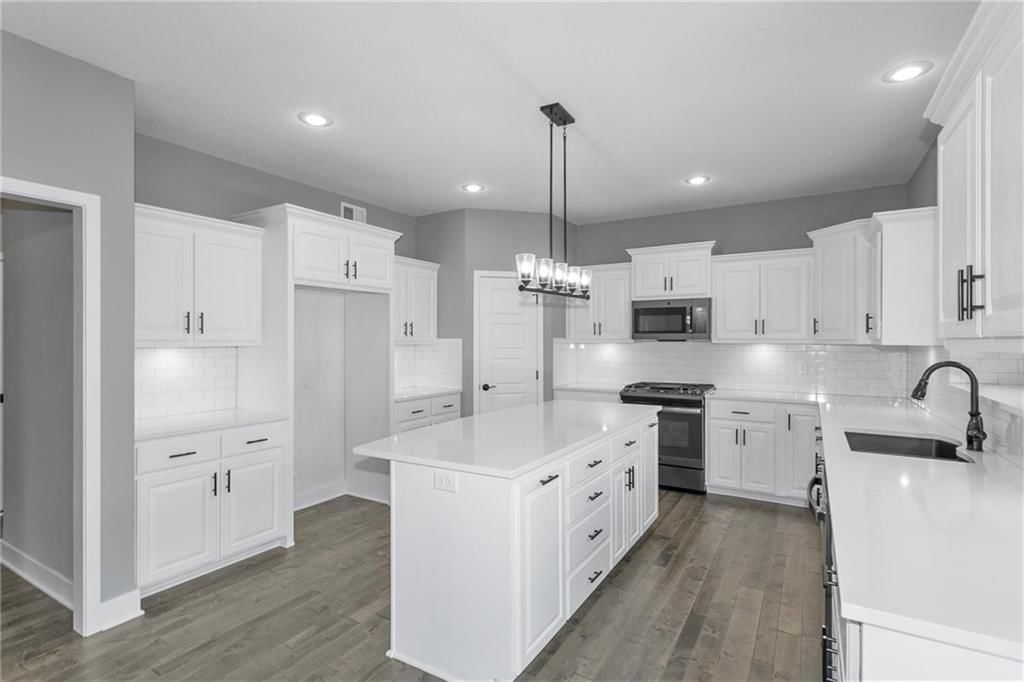 8907 NW Monroe Avenue — photo 12