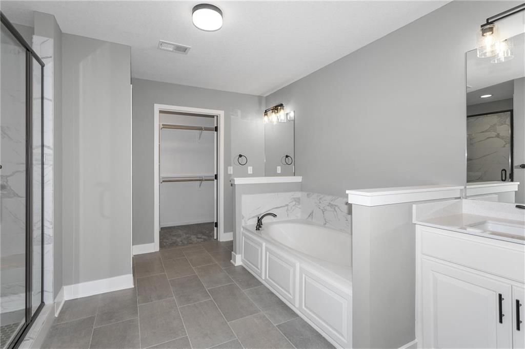8907 NW Monroe Avenue — photo 26