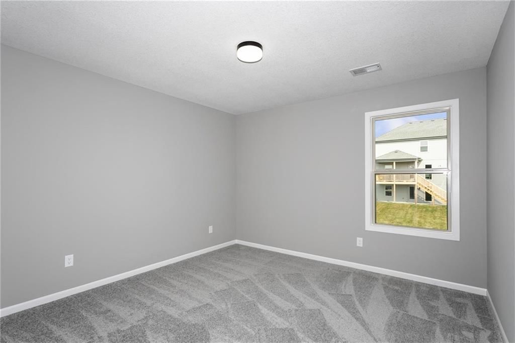 8907 NW Monroe Avenue — photo 31