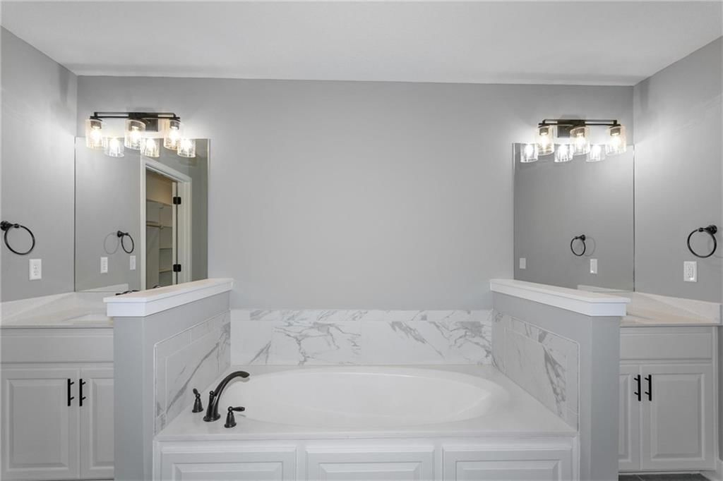 8907 NW Monroe Avenue — photo 34