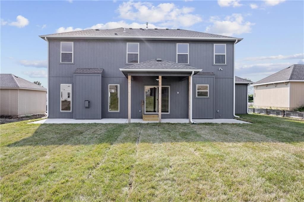 8907 NW Monroe Avenue — photo 38