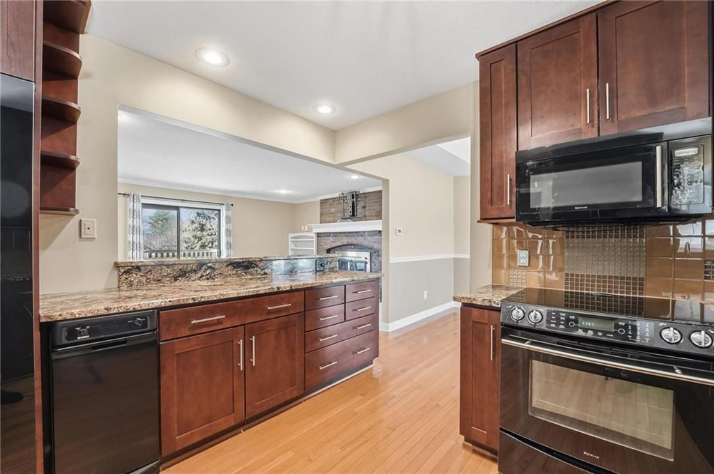 6114 Greenwood Street — photo 3