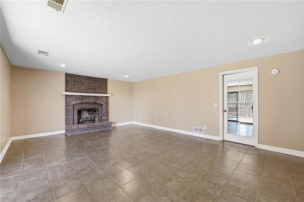 6114 Greenwood Street — photo 31