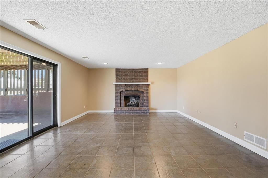6114 Greenwood Street — photo 32