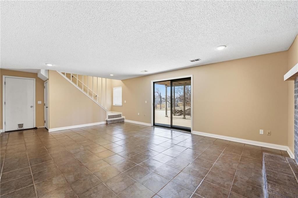 6114 Greenwood Street — photo 34