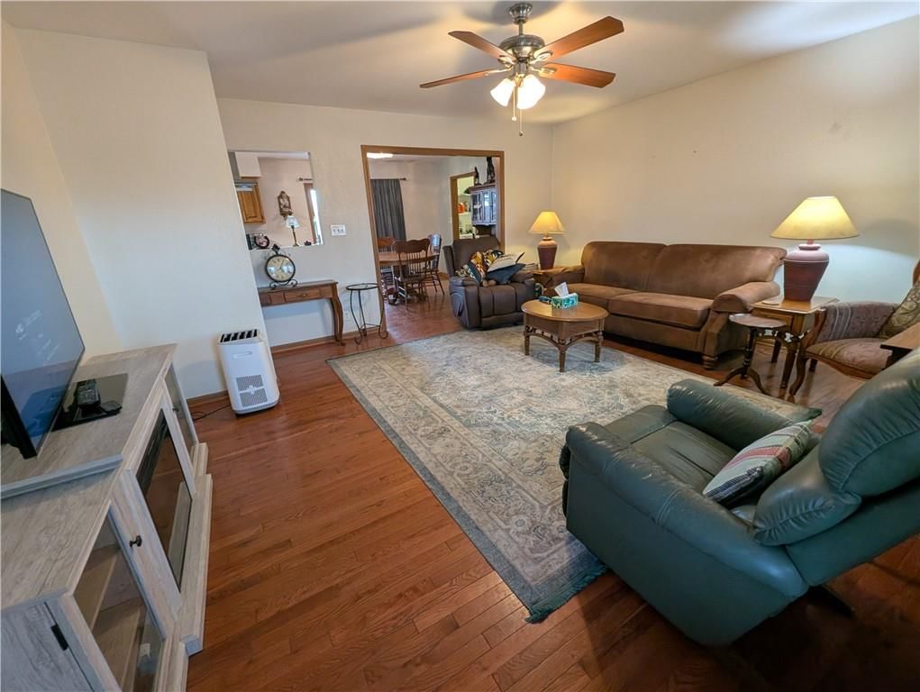 705 E South Street — photo 3