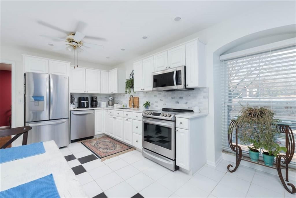 8706 Walmer Street — photo 11