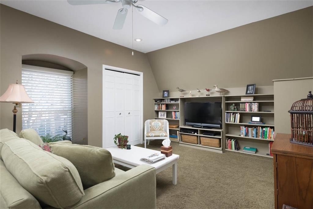 8706 Walmer Street — photo 26