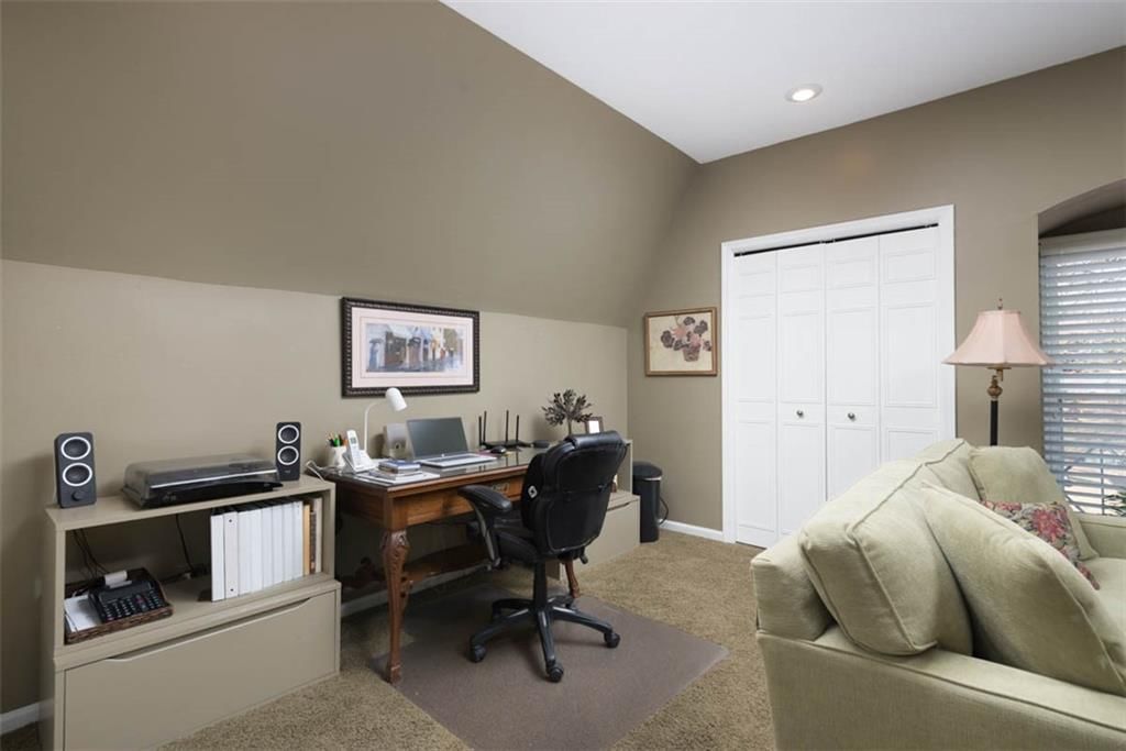8706 Walmer Street — photo 27