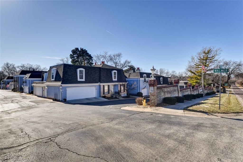 8706 Walmer Street — photo 29