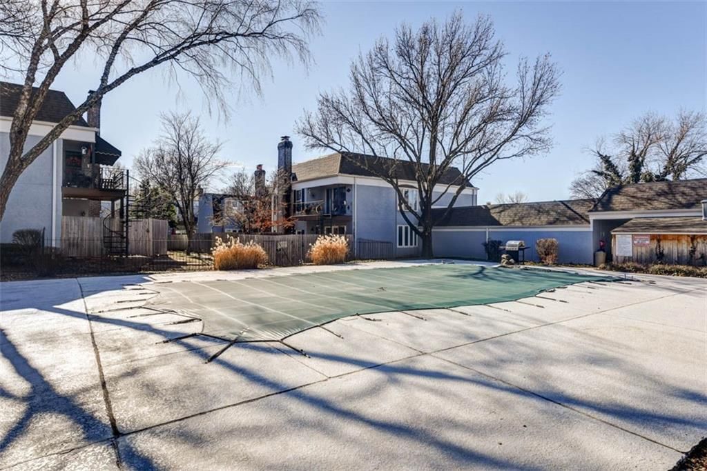 8706 Walmer Street — photo 32
