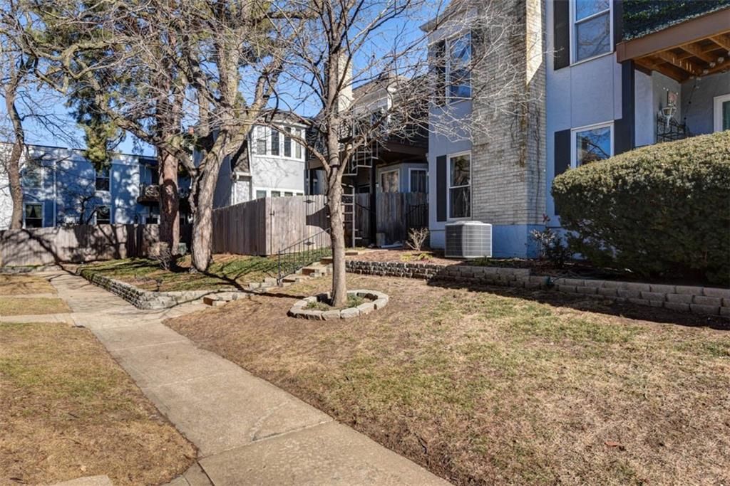 8706 Walmer Street — photo 34