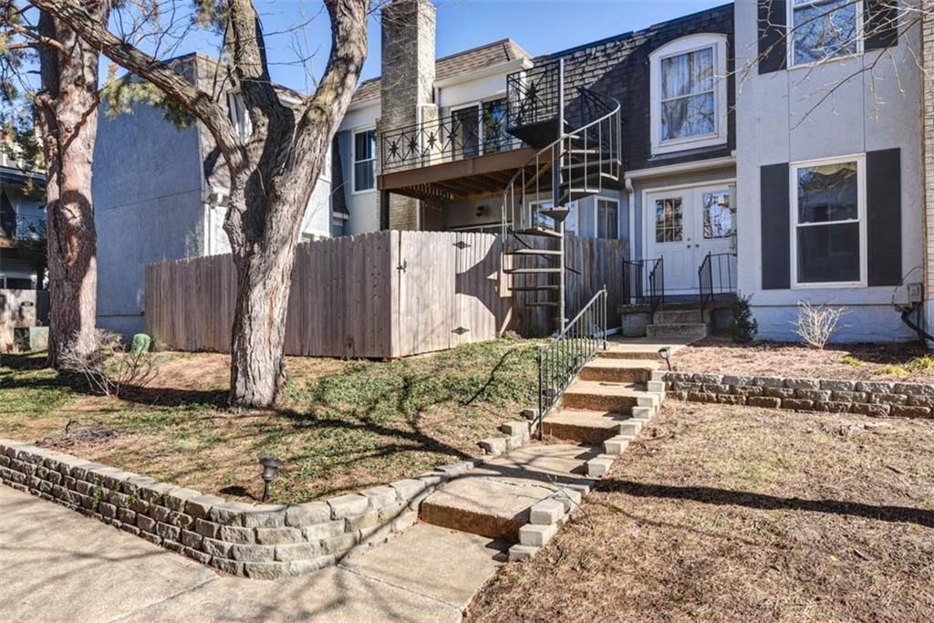 8706 Walmer Street — photo 35