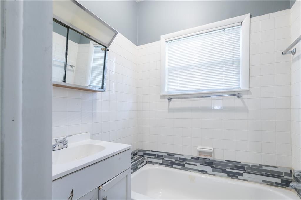 1822 S NORTHERN Boulevard — photo 9