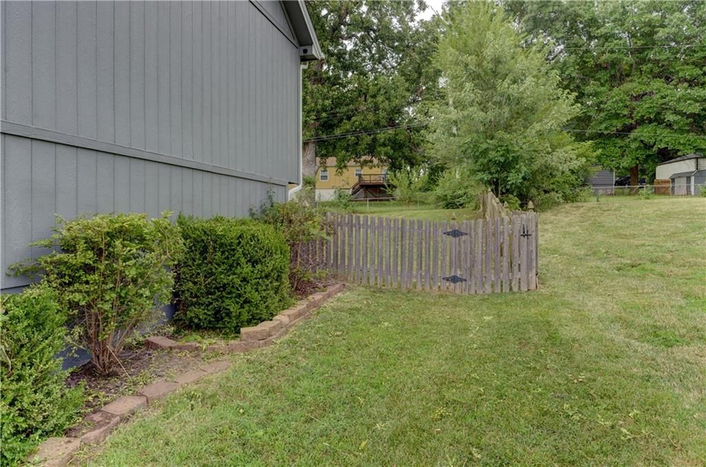 4945 N Euclid Avenue — photo 36