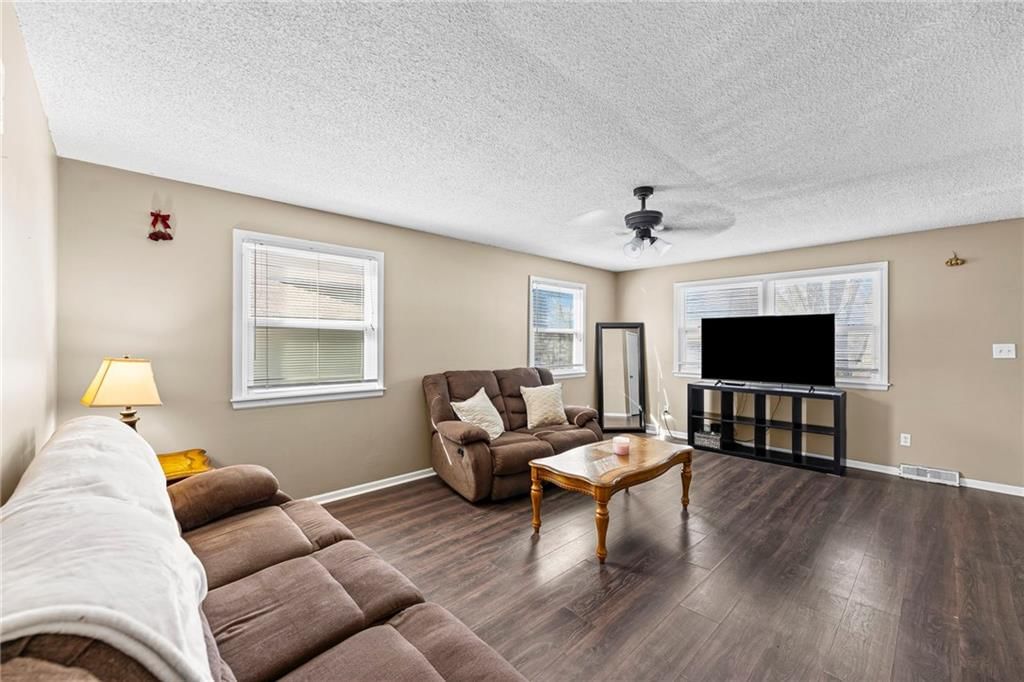 5515-5517 Crest Drive — photo 5