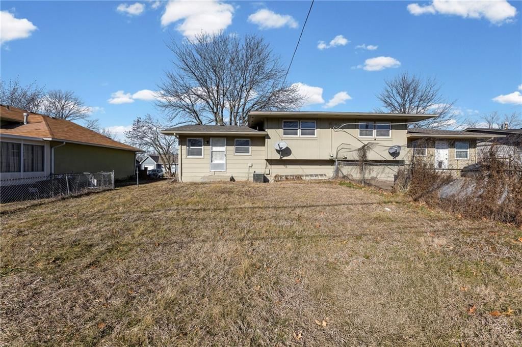 5515-5517 Crest Drive — photo 27