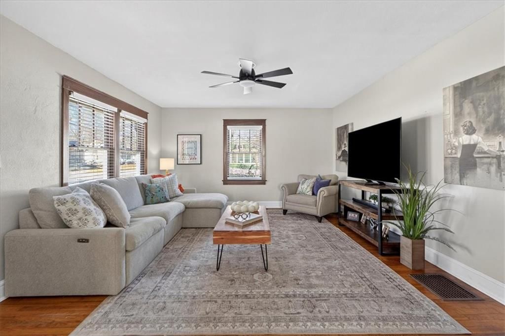 307 NE Green Street — photo 8