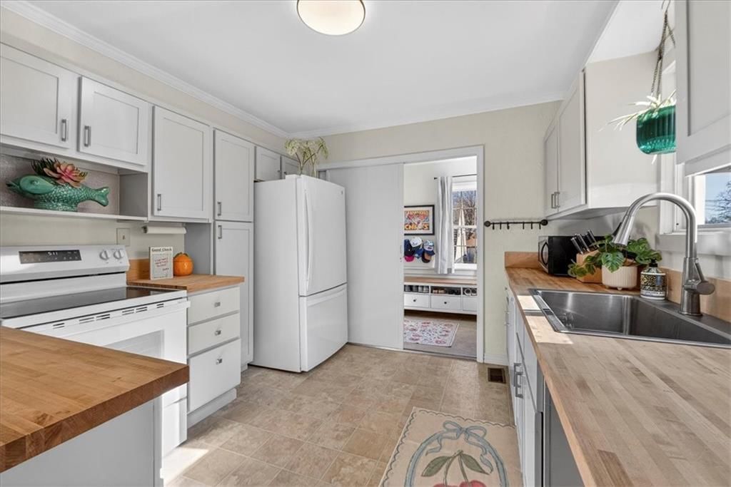 307 NE Green Street — photo 14