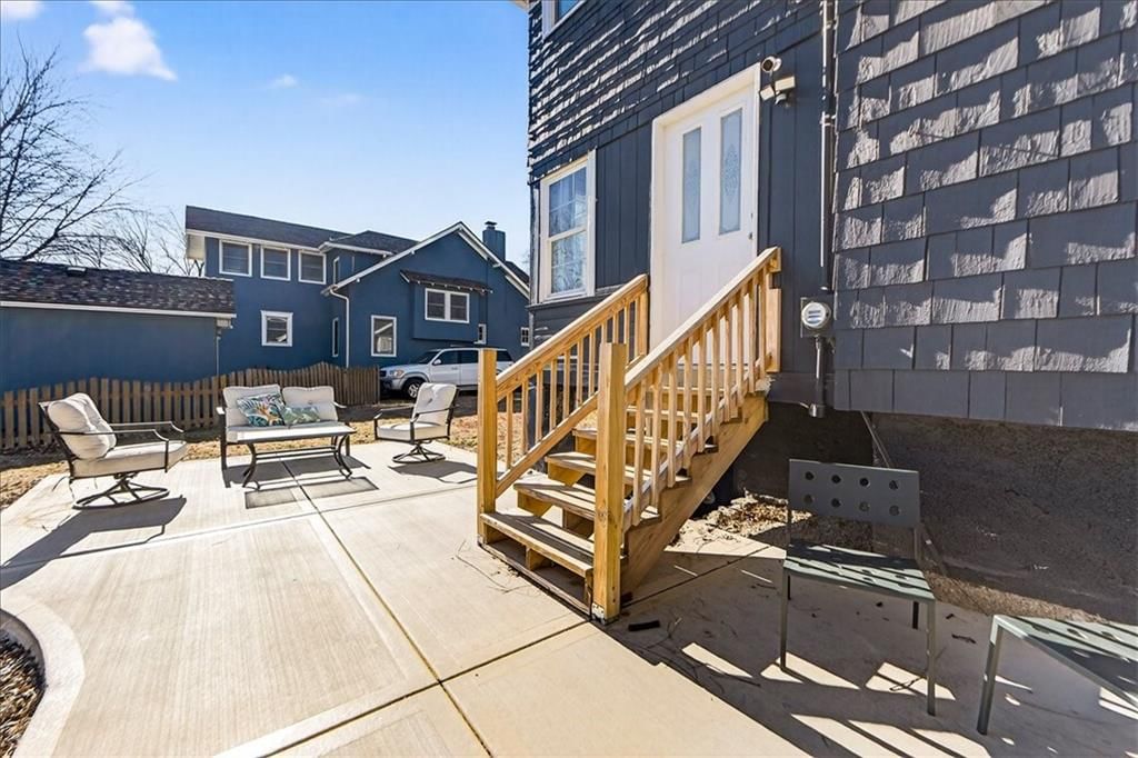 307 NE Green Street — photo 33