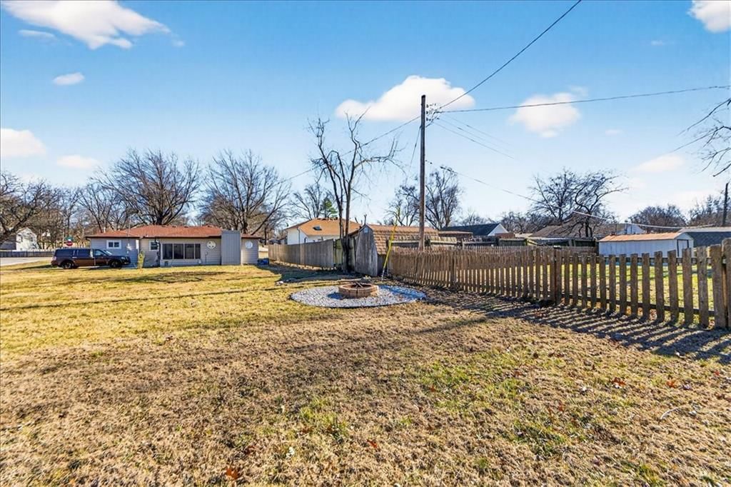 307 NE Green Street — photo 36