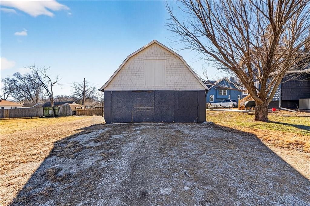 307 NE Green Street — photo 38