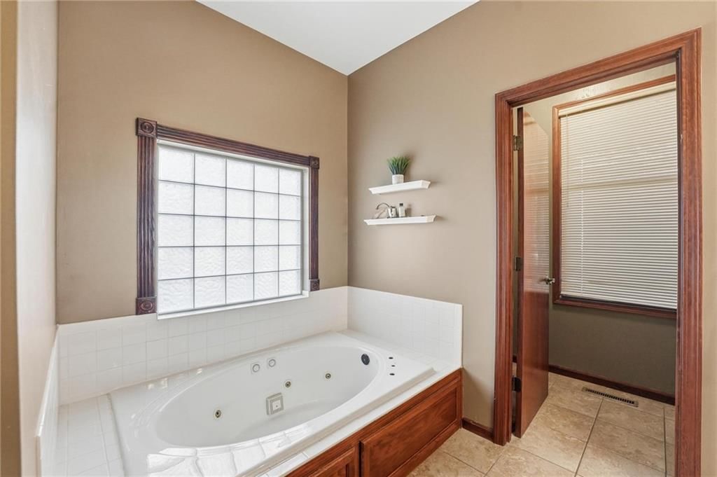 1201 Southcrest Drive — photo 18