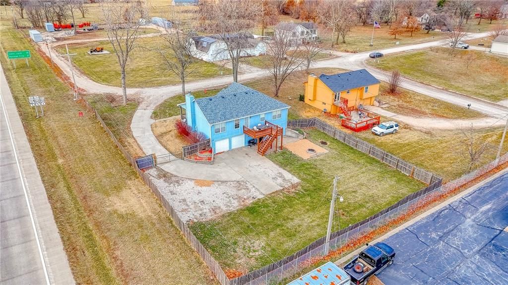 551 NW 1381st Road — photo 31