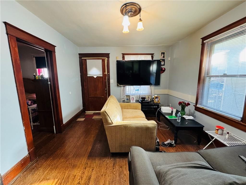 318 Barat Avenue — photo 2