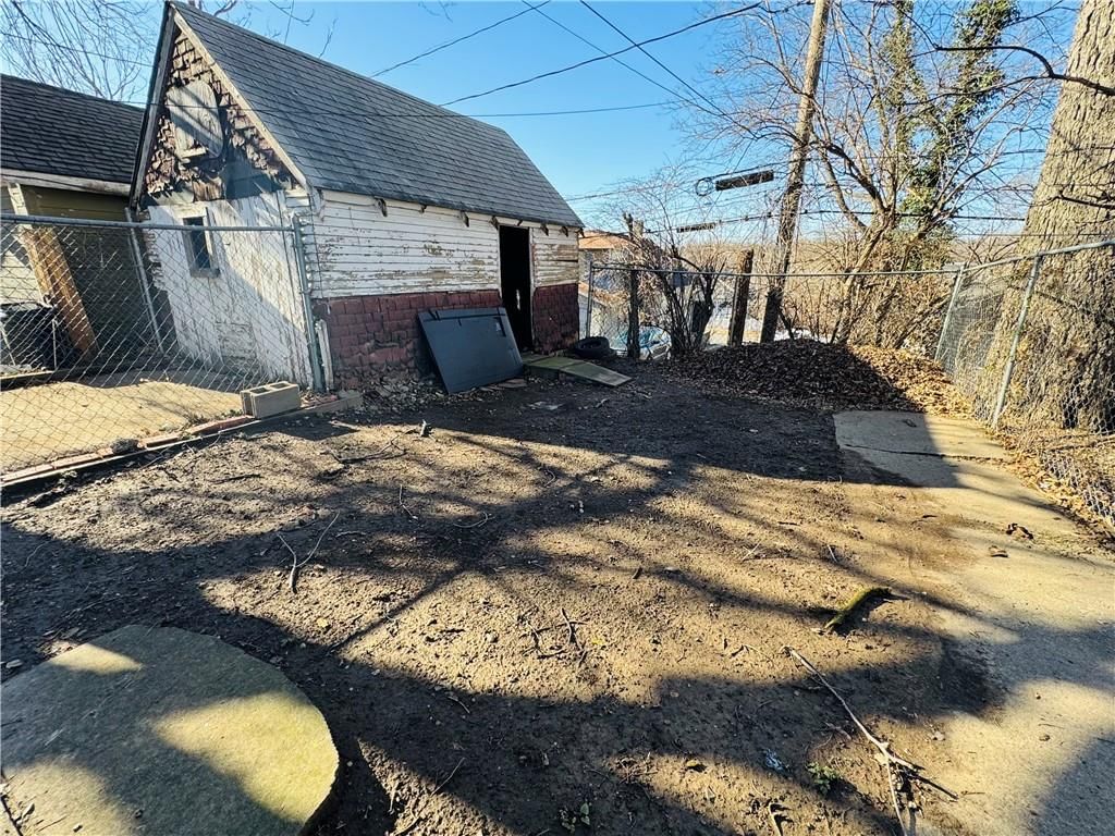 318 Barat Avenue — photo 9