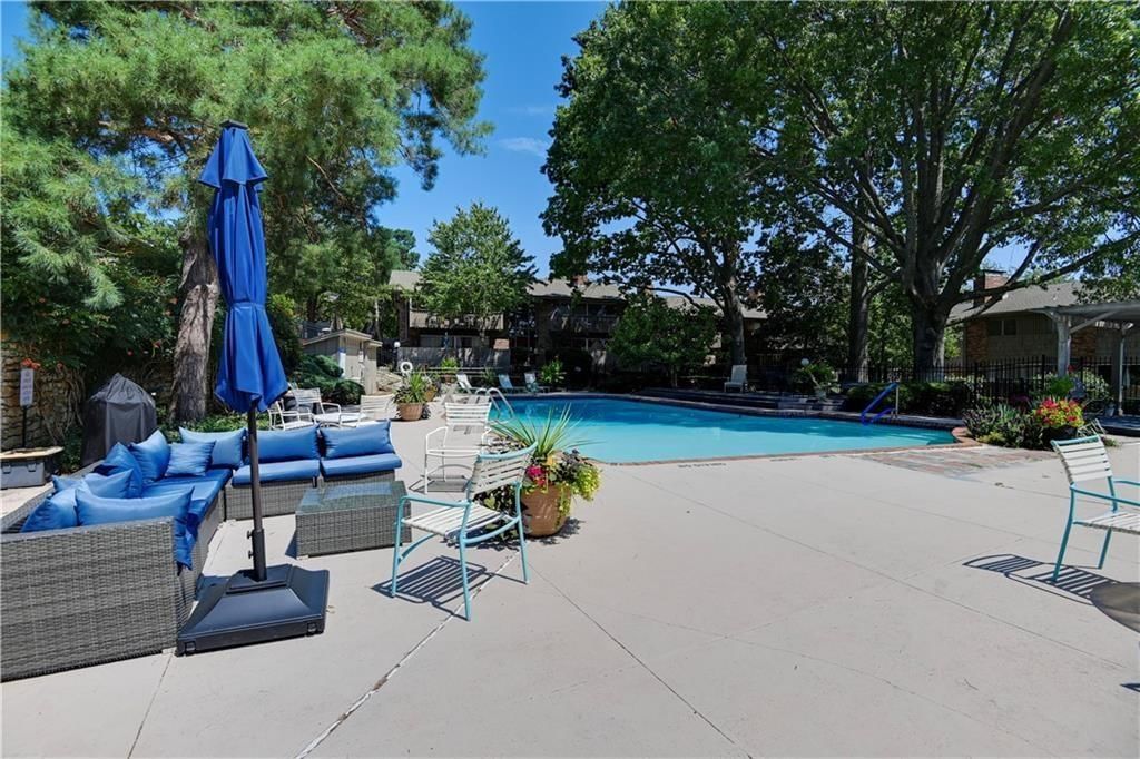 8718 METCALF Avenue — photo 35