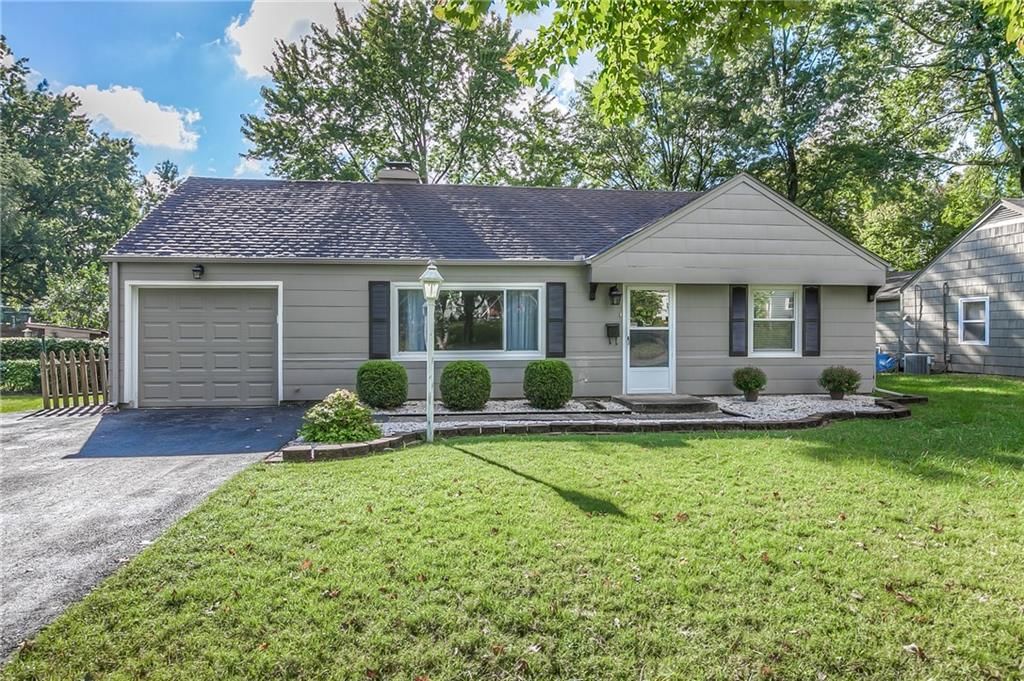 7605 Rainbow Drive, Prairie Village, KS