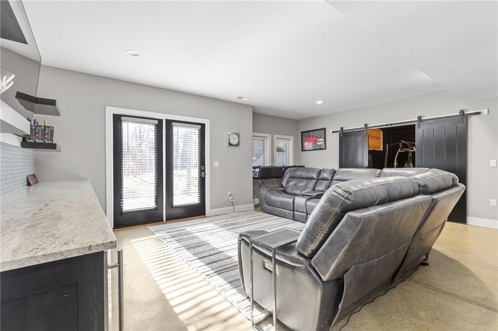 1202 Rich Boulevard — photo 46