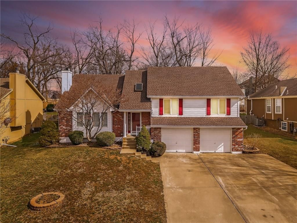 905 NE Country Lane Street, Lee's Summit, MO