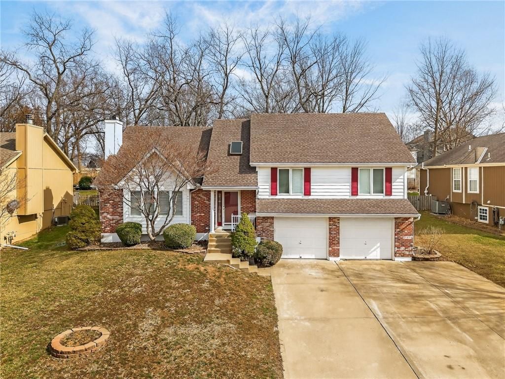 905 NE Country Lane Street — photo 2