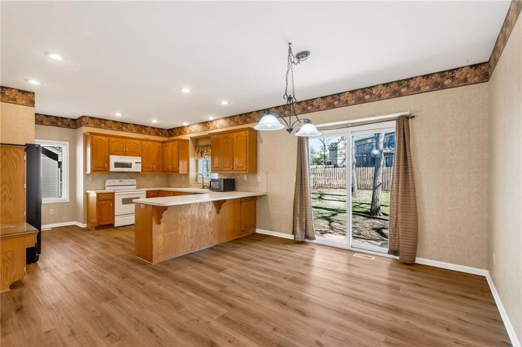 905 NE Country Lane Street — photo 12